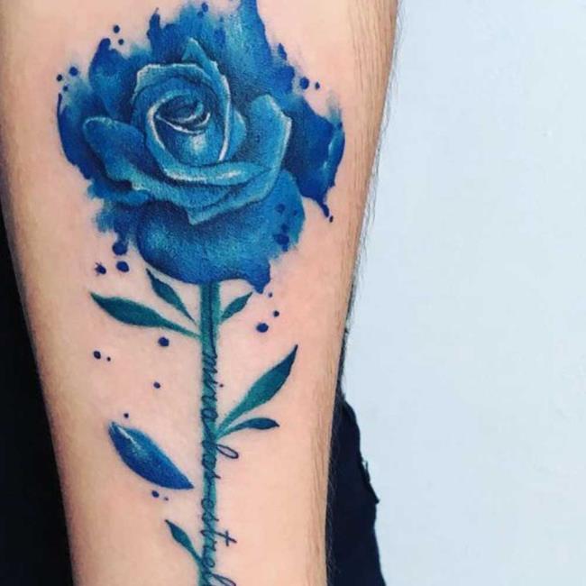 Rose tattoo: betekenis en 200 foto's om je te inspireren