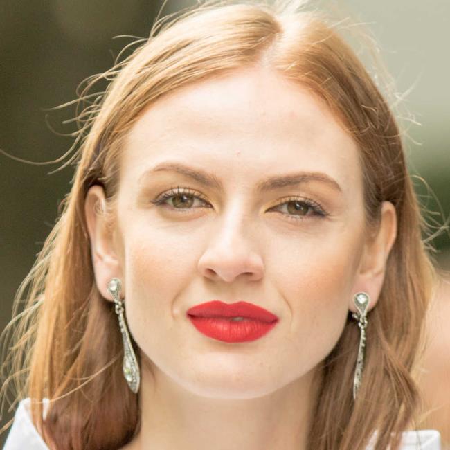 Riasan bibir Musim Semi Musim Panas 2020: tren dan lipstik mode