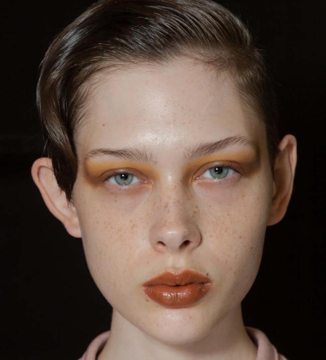 Lippen Make-up 2020 Frühling Sommer: Trends und Mode Lippenstifte