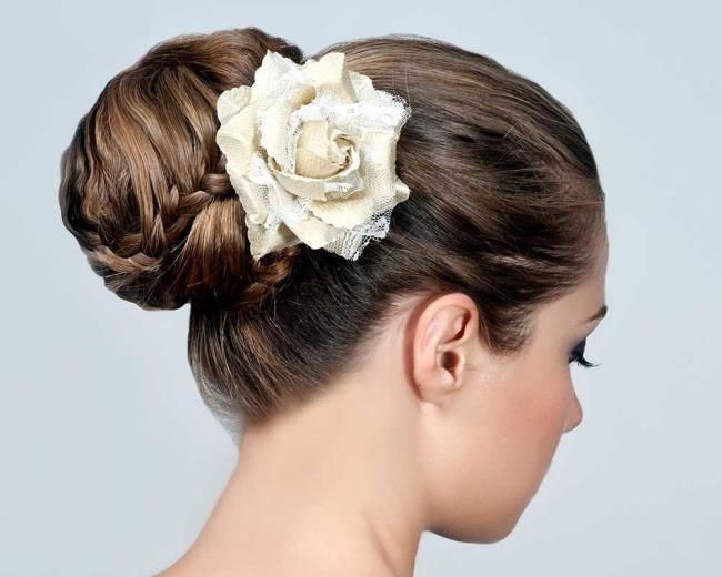 Hoge chignon: hoe doe je dat?  40 foto's en tutorials