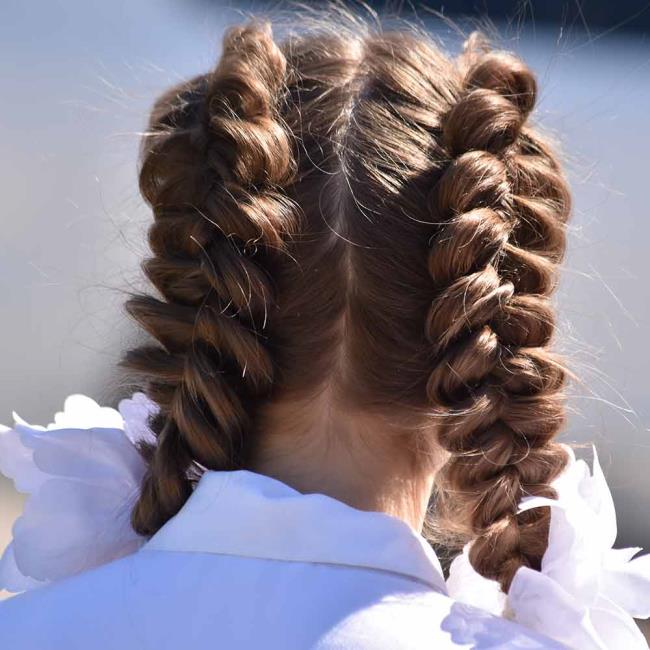 Penteados de menina 2020: 150 lindas ideias para cada ocasião!