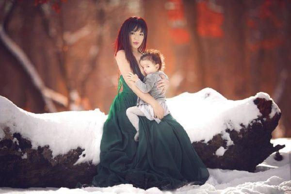 アメリカの写真家の目には、母親が母乳で育てるのはどれほど美しいか