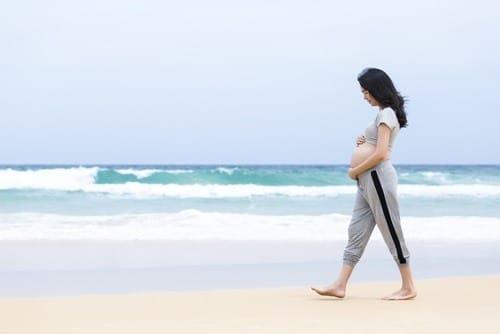이 Tet, 임신을 예방하고 조산을 피하기 위해 어떻게 임산부가 걸어야합니까?