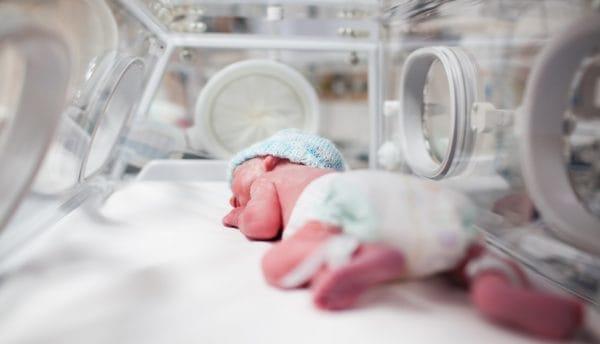 Zwangere vrouwen lopen het risico op vroeggeboorte - 9 waarschuwingssignalen die speciale aandacht vereisen