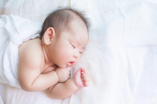 赤ちゃんは眠れない-母親が良い睡眠をとるのを助ける秘訣