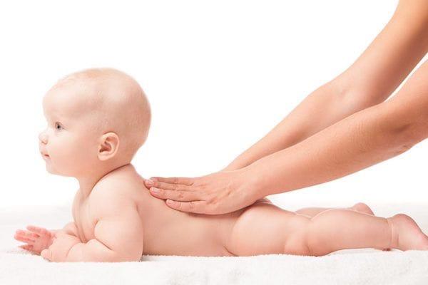คำแนะนำในการนวดทารกเพื่อช่วยให้เด็กโตเร็วป้องกันอาการท้องผูกและท้องอืด