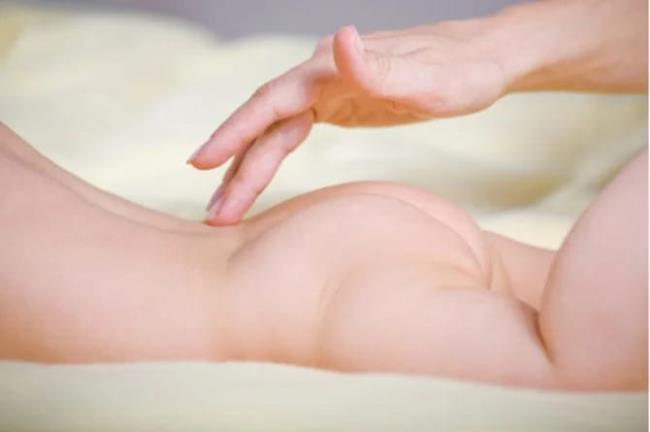 如何照顧新生嬰兒的皮膚，避免出生後第一年最常見的16種皮膚疾病