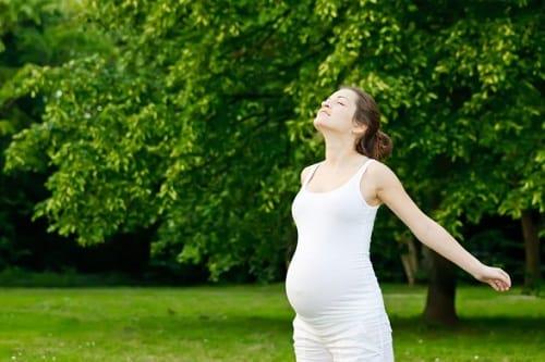 5 tips om zwangere moeders in de vroege bevalling te helpen, moeten onthouden