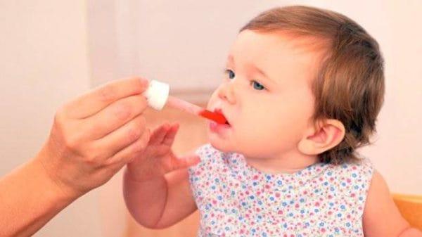 赤ちゃんや幼児のための抗生物質の正しい使用のための指示