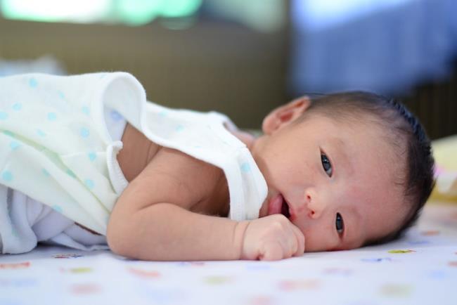 Bayi 2 bulan dan 5 catatan penting untuk membantu ibu merawat bayinya secara efektif
