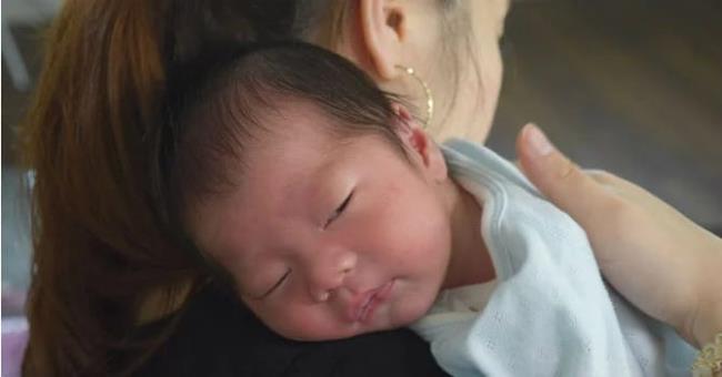 Comment allaiter les bébés la nuit selon les conseils d'un pédiatre
