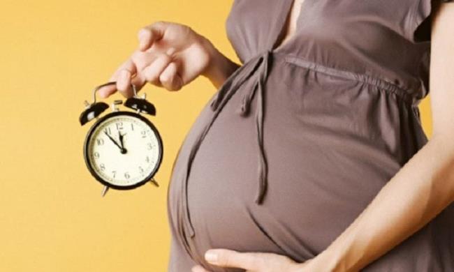 38 haftalık gebelikleri henüz düşmediğinde annelerin endişelerini yatıştırın