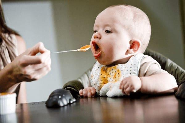 Feeding a baby porridge before bed can be dangerous!