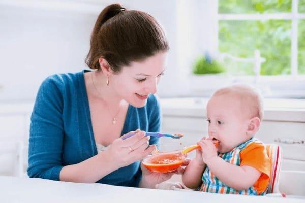 Feeding a baby porridge before bed can be dangerous!