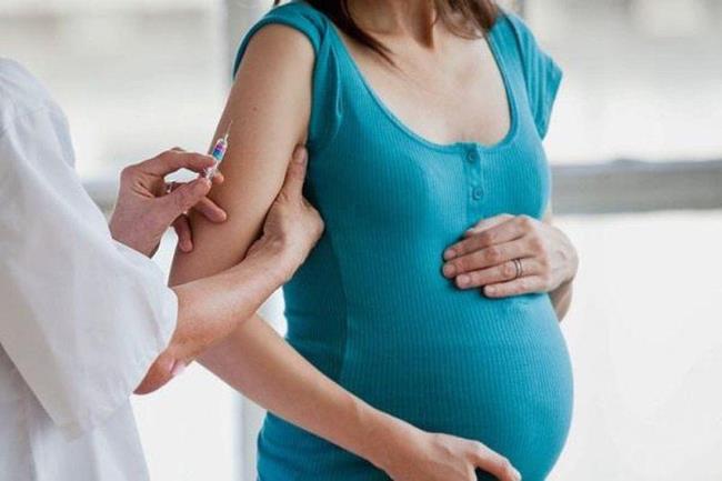 How many months pregnant is the vaccination to protect the health of mother and baby?