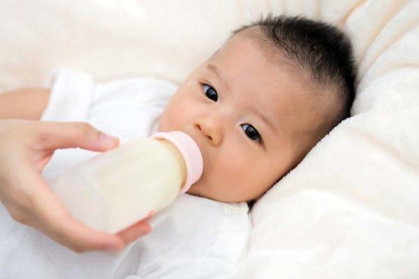 Co powinno zrobić niemowlę karmiące piersią?  Czy dziecko powinno ponownie karmić piersią?
