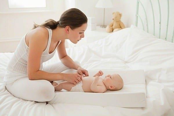 7 วิธีรักษาทารกแรกเกิดที่บ้านอย่างได้ผล