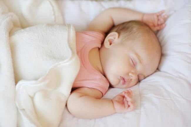 A American Academy of Pediatrics recomenda: É por isso que os pais devem colocar seus bebês para dormir separadamente