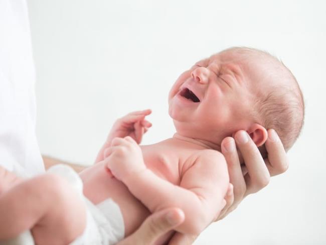 Bebek cildi hakkında beyaz veya siyah ve ilginç hikayeler öğrenmek için birkaç ay bebeğin cildi hakkında bilgi edinin.