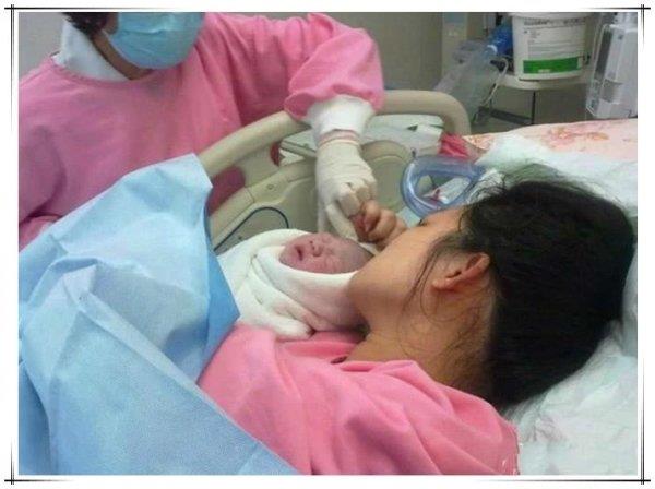 The story of a baby girl smiling at birth and the doctor's strange action