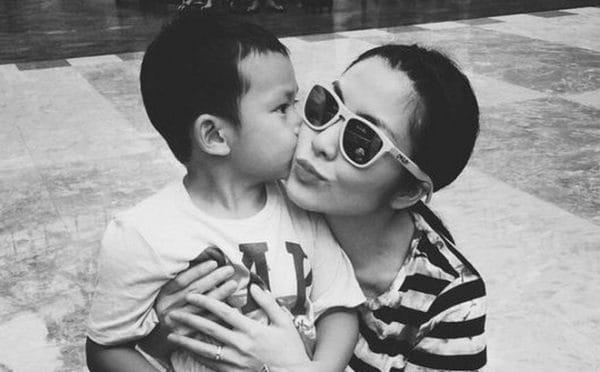 Tang Thanh Ha's son, whose mother showed off a clear photo of his face on his 33-year-old birthday, made netizens admire