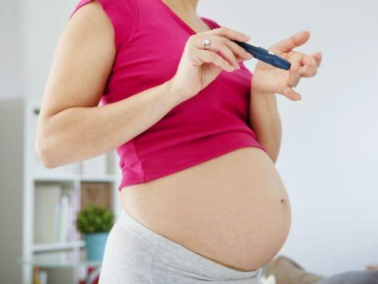 Symptoms of gestational diabetes should be recognized early for prompt treatment