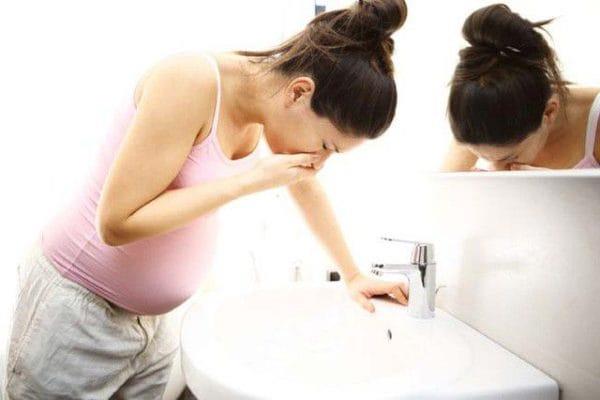 Symptoms of gestational diabetes should be recognized early for prompt treatment
