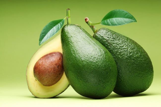 Nutritious snacks for babies from avocado