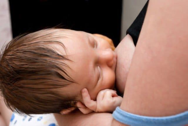 Tanda-tanda ibu kurang susu dan 3 cara memperbaikinya tepat waktu