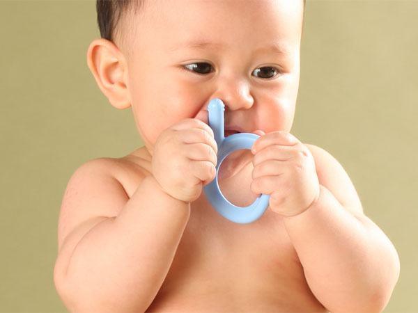 I bambini in fase di dentizione hanno la febbre e cose a cui dovresti prestare attenzione quando ti prendi cura del tuo bambino