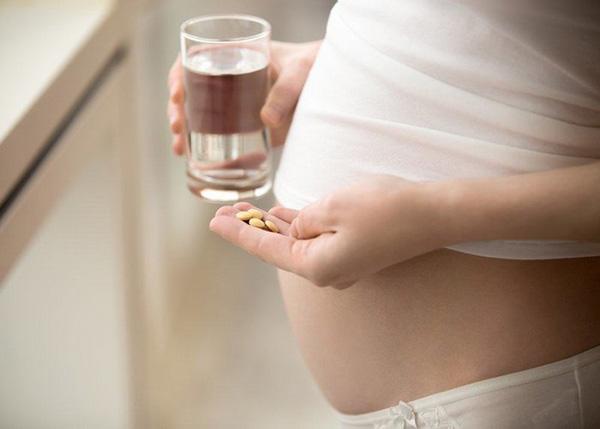 Kann die Einnahme von Hyperthyreose-Medikamenten zur Behandlung von Kropf während der Schwangerschaft zu einer Deformation des Babys führen?