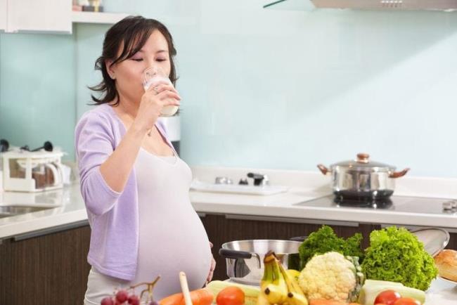Le calcium pour les femmes enceintes: faut-il un supplément sous forme de pilule ou de liquide?
