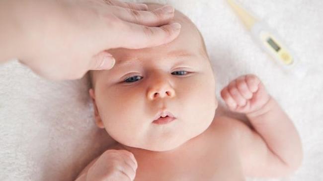 8 signs of teething babies parents should remember