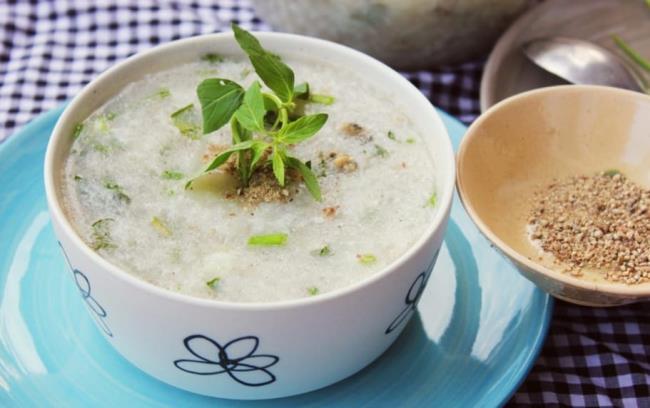 Le madri mangiano l'anatra dopo il parto influenzano negativamente la qualità del latte materno?