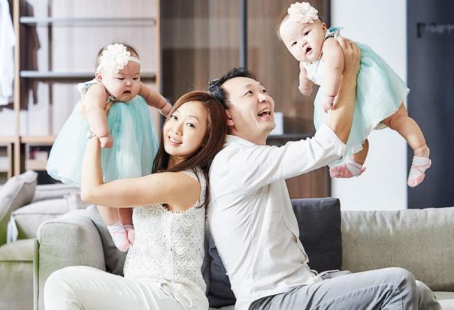 Che età dovrebbero partorire i genitori nel 2021 e il destino dei bambini Tan Suu