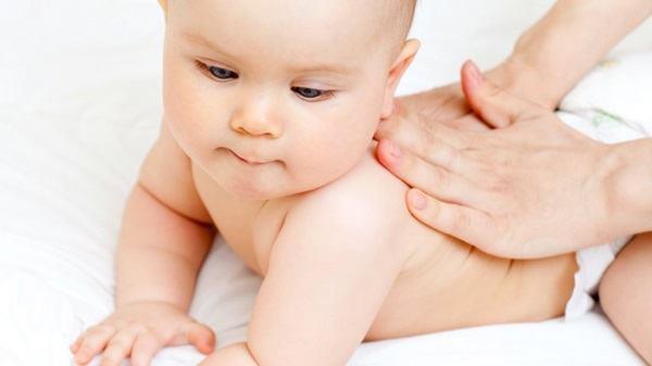 Einfache Tipps zur Behandlung von Keuchen bei Säuglingen zu Hause