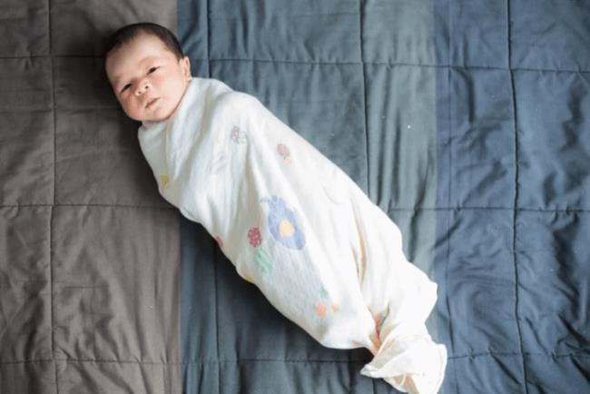 À combien de degrés de pièce climatisée est-il sécuritaire pour votre enfant de dormir?