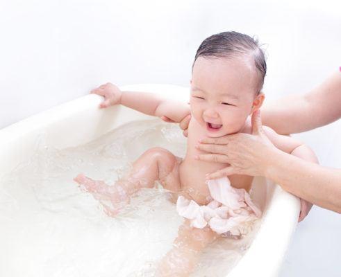 У младенцев высокая температура - сразу же используйте простые домашние стратегии снижения температуры