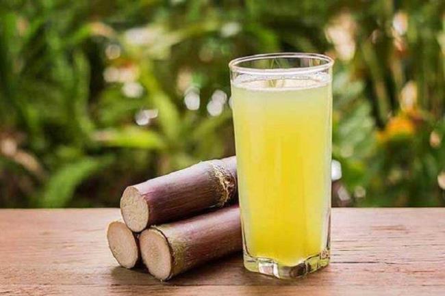 Peut-elle donner naissance à boire du jus de canne à sucre, cela peut-il affecter le lait maternel?