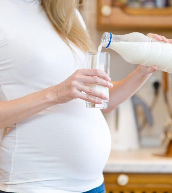 Cum să alegeți laptele pentru femeile însărcinate de 5 luni și să notați când beți lapte nu poate fi ignorat