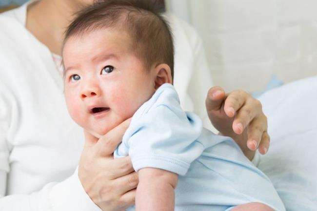 Sughițul nou-născutului este un fenomen neobișnuit?