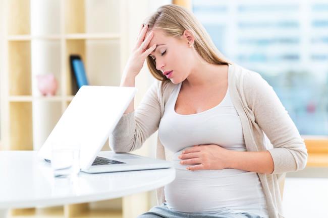 Hamil 8 bulan dengan pusing, mual fenomena apa, apakah berbahaya?