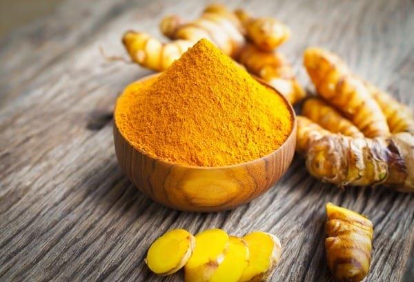 Should mothers drink fresh turmeric or turmeric starch after giving birth?