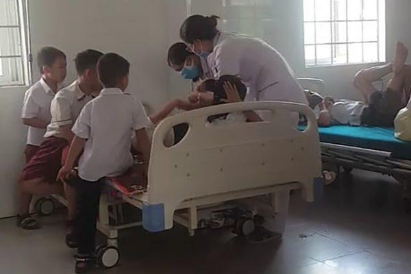 سال تحصیلی جدید به تازگی آغاز شده است ، حوادث زیادی با نیش زنبور و بستری در بیمارستان رخ داده است: 26 دانش آموز در Quang Tri و 6 دانش آموز در Nghe An.