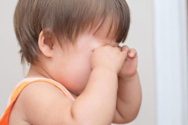 Les enfants de 2 ans sont difficiles - Votre bébé est-il bouleversé ou veut simplement attirer l'attention?