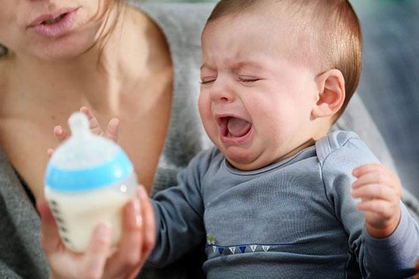 Citirea gustului face ca bebelușul să suge mai puțin de 3 luni  Unde este soluția pentru mama?