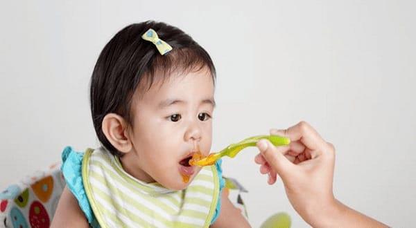 Copil de 6 luni - Ești pregătit pentru ca bebelușul tău să înceapă să mănânce?