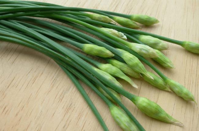 How to let the chives leaves the baby teething without fever and pain
