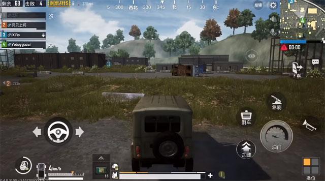 PUBG Mobile: How to run a car when a tire explodes by Chinese gamers