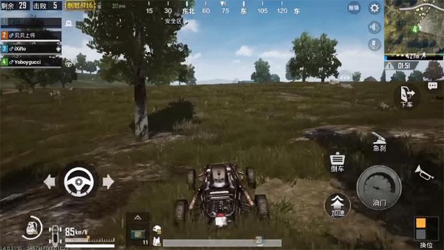 PUBG Mobile: How to run a car when a tire explodes by Chinese gamers